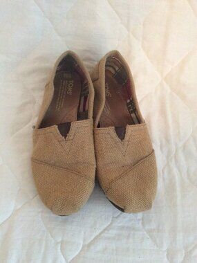TOMS WOMENS TAN BURLAP SHOES ~ SIZE 8.5